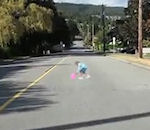 enfant Enfant peint sur une route (Illusion)