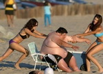 femme plage homme 2 Girls 1 Fat Guy