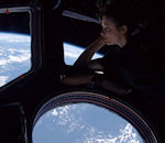 vue A travers la fenêtre de l'ISS