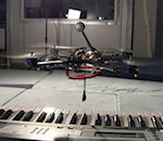 quadrirotor helicoptere Quadrirotor radiocommandé fait du piano