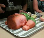 bebe tete Un gâteau en forme de bébé