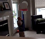 lancer basket Enfant de 2 ans doué au basket