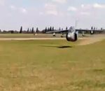 rase-motte avion chasse Un avion argentin fait un rase-motte