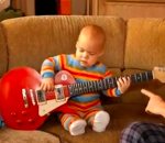 pub viral fake Bébé à la guitare