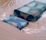 nationale inondation Des gardes nationaux dans l'eau