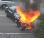 sauvetage feu motard Sauvetage d'un motard sous une voiture en feu