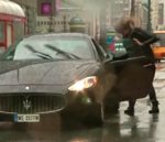 voiture portiere Porte Maserati vs Bus