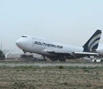 747 boeing Un avion soulevé par le vent