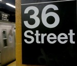 new-york metro Une marche plus haute dans le métro