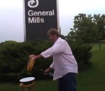 cereale mills Mettre le feu à des céréales en signe de protestation