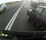 accident voiture dashcam Doubler par la droite