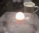 bille nickel Bille de nickel incandescente sur de la glace
