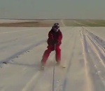 neige Du ski tracté par une voiture