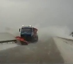 accident voiture dashcam Chasse-neige surprise