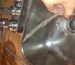 robinet Stalagmite de glace sous un robinet