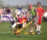 football Brouette motorisée en guise de civière au foot
