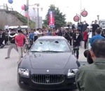 chine Un Chinois détruit sa Maserati Quattroporte