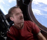 astronaute Chris Hadfield chante Space Oddity