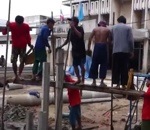 ouvrier chantier Enfoncer un pieu en Thaïlande