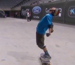 1080 Mitchie Brusco fait un 1080° en skateboard
