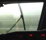 avion gaz Une piste d'atterrissage disparait sous la pluie