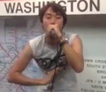 homme metro Beatbox dans le métro
