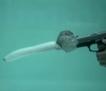 eau piscine balle Tirer au pistolet sous l'eau (Slowmotion)