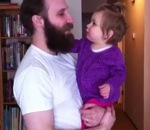 reaction papa Une fillette pleure car elle n'a plus de barbe à papa