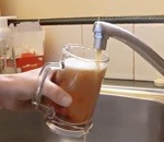cachee eau De la bière au robinet (Blague)