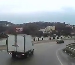collision accident camion Les freins d'un camion lâchent