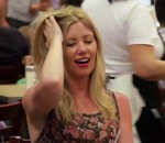 improv restaurant 20 femmes simulent un orgasme dans un restaurant