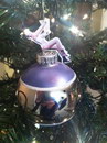 cyrus sapin Miley Cyrus sur une boule de Noël