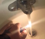 feu flamme briquet De l'eau du robinet prend feu 