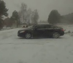voiture regis Régis pousse sa voiture sur la neige