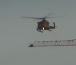 incendie helicoptere Sauvetage d'un grutier par hélicoptère