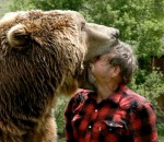 ours grizzly homme L'homme et le grizzly
