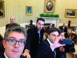 maison blanche Selfie d'un journaliste dans le bureau ovale