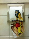 chute La chute de Mufasa sur du papier toilette
