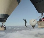 funambule slackline montgolfiere Highline entre deux montgolfières