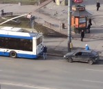 voiture police russie Remorquage d'une voiture derrière un bus Fail