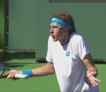 joueur tennis Clash entre le joueur de tennis Denis Istomin et un arbitre