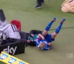 cameraman percuter Un cameraman percuté par un joueur de foot