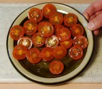 assiette Astuce pour couper des tomates cerises