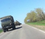 vehicule Des blindées russes roulent vers l'Ukraine