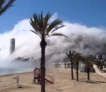 nuage Un nuage engloutit la ville d'Alicante