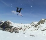 snowboard tremplin Strike d'un snowboarder
