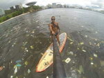 ordure eau L'eau de la Baie de Guanabara (Rio de Janeiro)