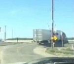 collision niveau camion Train vs Camion sur un passage à niveau