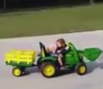 tracteur rond Un enfant s'endort au volant