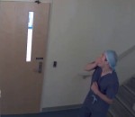 malchance oiseau Oiseau vs. Porte d'hôpital